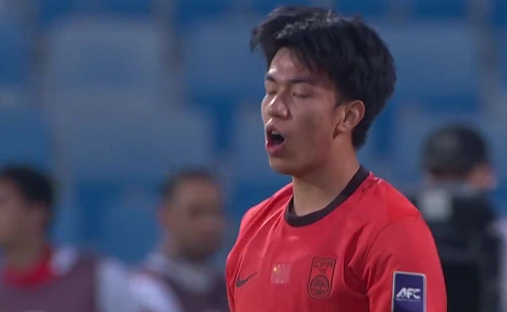 0-0！国足U23接连丧失良机，右后卫第9分钟伤退，王钰栋发挥出色