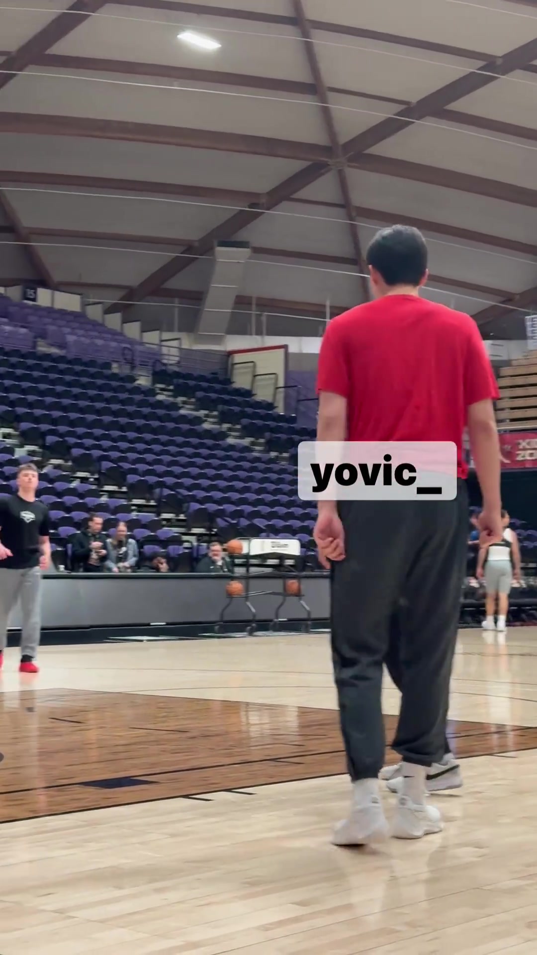 开云体育下载-掘金系！前掘金助教Charles Klask今年任混音助教 赛前和小杨交流