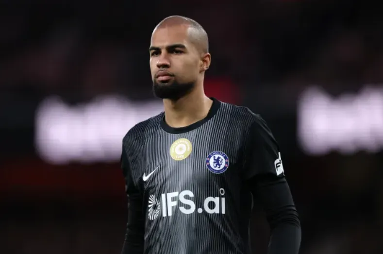 开云APP-米克尔：桑切斯在对阵枪手表现一团糟，蓝军必须买顶级门将